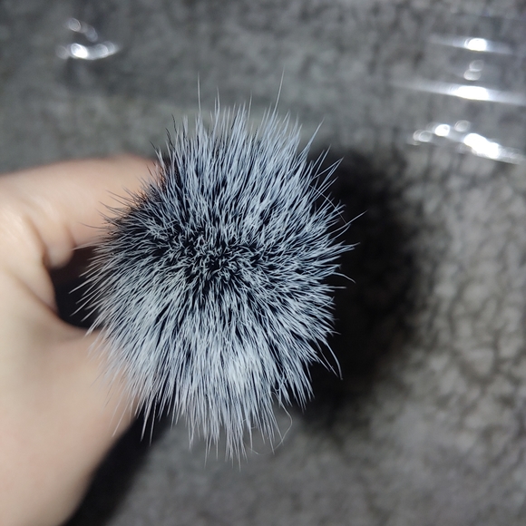 ๐ญ New Mac 187 Synthetic Duo Fibre Face Brush ๐ญ - Picture 2 of 4